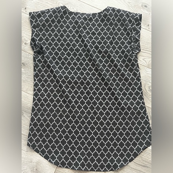 Express Black and Gray Patterned Blouse - Picture 3 of 3